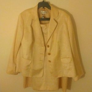 Light yellow jacket and matching skirt --Jones New York size 22W